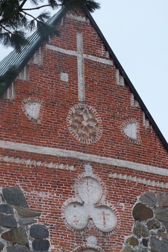 Huittisten kirkon itäpäädyn seinä