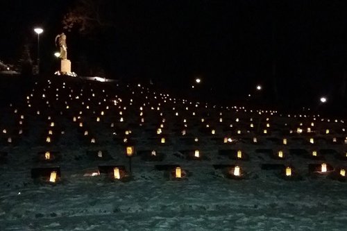 sankarivainajia muistettiin seppelein ja kynttilöin 6.12.2017